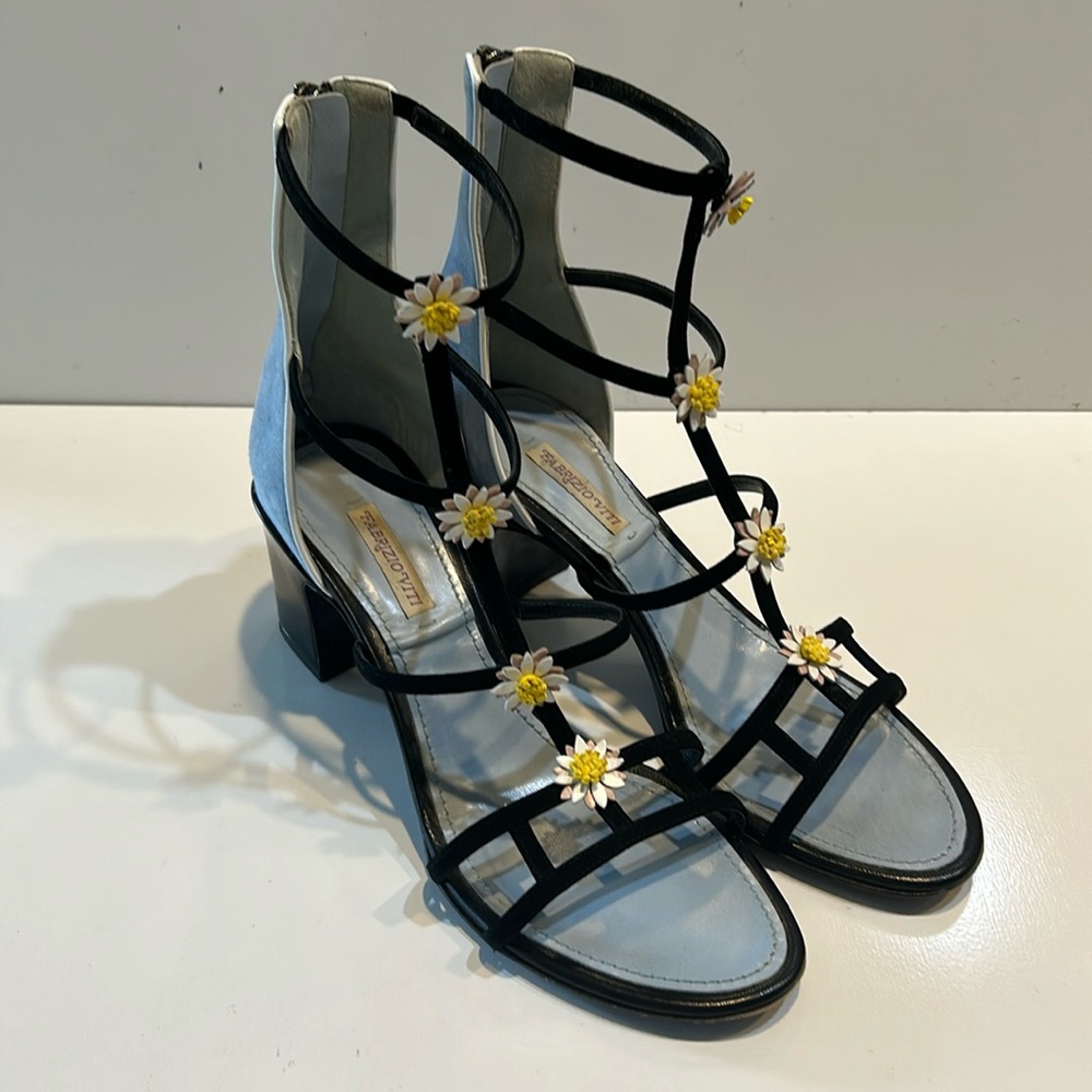 Fabrizio Viti
Daisy Embellished Sandals